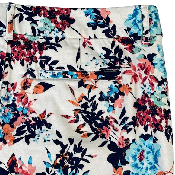 St. John’s bay size 14 white with blues, oranges, reds floral cropped pants - Picture 7 of 14